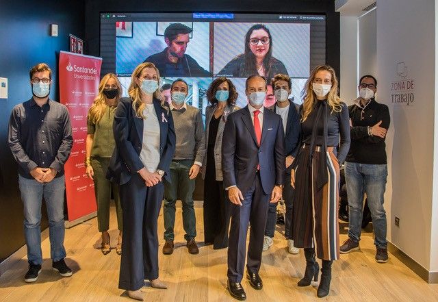 Aboukhair, CEO Santander España, entrega los Santander X Tomorrow Challenger y el Santander X Global Award